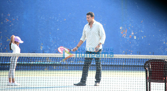mahesh bhupati snapped with his daughter at a tennis court in bandra 4