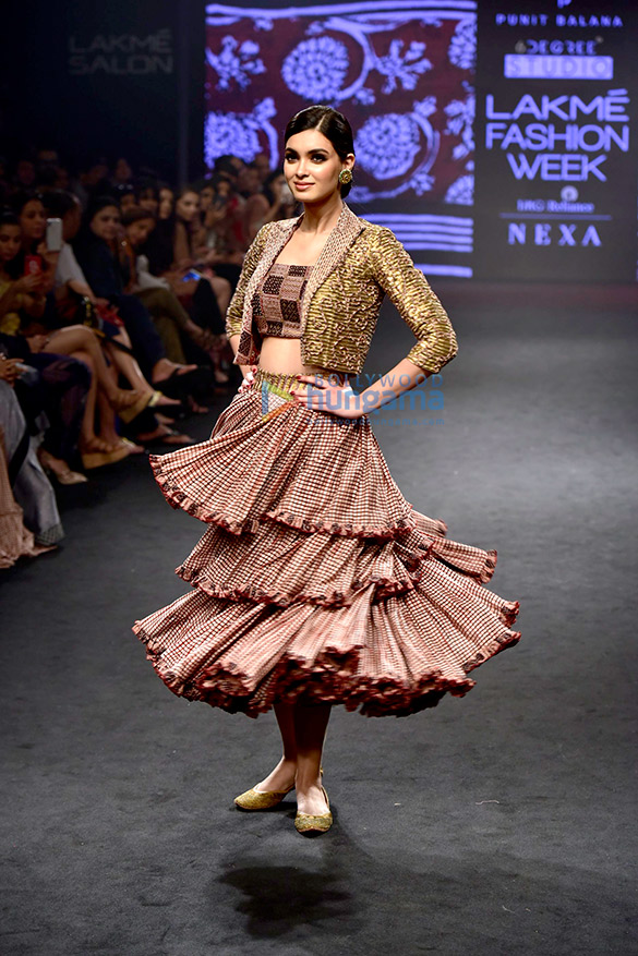 malaika arora shilpa shetty vaani kapoor kangana ranaut and others walk the ramp at the lakme fashion week 2018 12