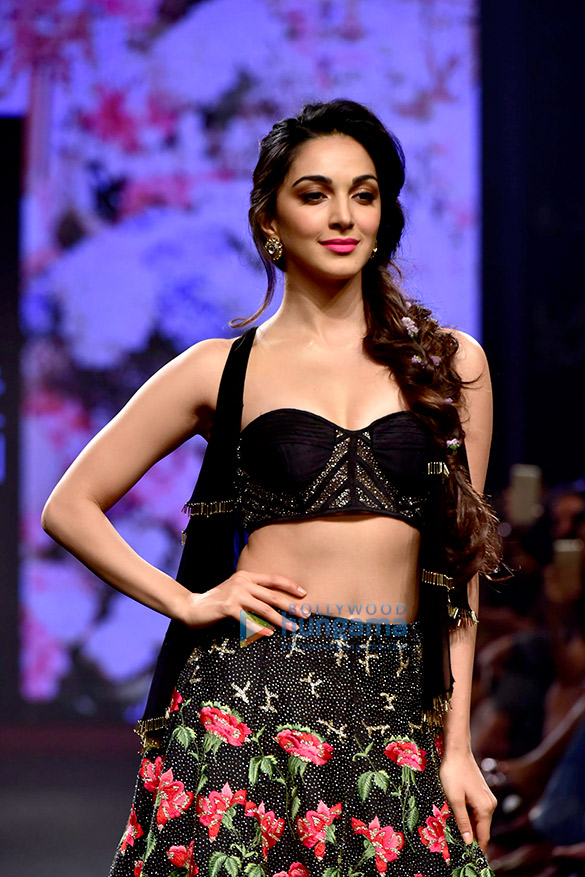 malaika arora shilpa shetty vaani kapoor kangana ranaut and others walk the ramp at the lakme fashion week 2018 7