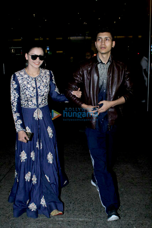 parineeti chopra urvashi rautela shraddha kapoor and others snapped at the airport 4
