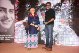 Randhir Kapoor, Rishi Kapoor & Rajiv Kapoor receive Raj Kapoor's award