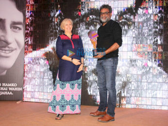 Randhir Kapoor, Rishi Kapoor & Rajiv Kapoor receive Raj Kapoor's award