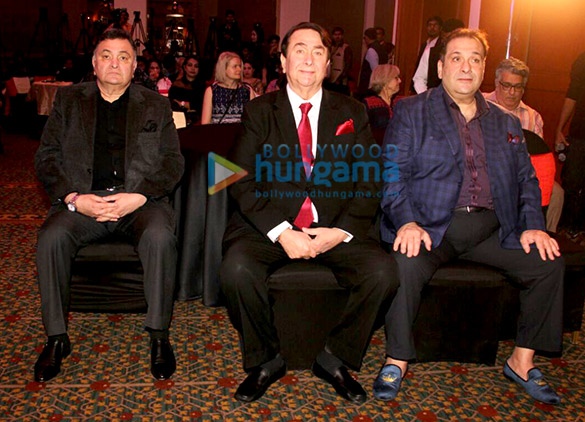 randhir kapoor rishi kapoor rajiv kapoor receive raj kapoors award 4