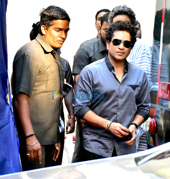 Sachin Tendulkar snapped in Bandra Sachin Tendulkar snapped in Bandra