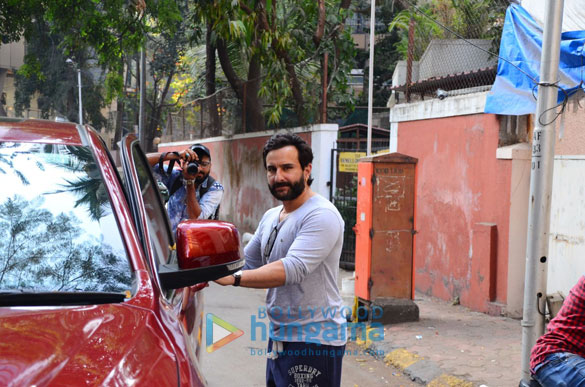saif ali khan spotted after recording session in bandra 4