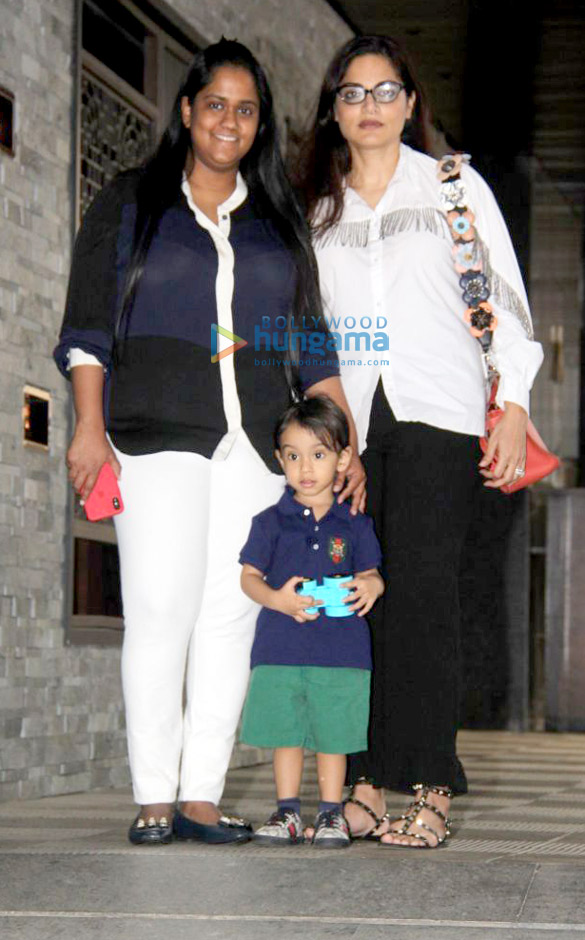 salim khan and family spotted at hakassan 2