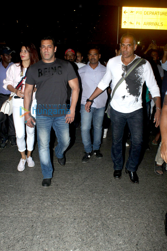 salman khan aamir khan and others snapped at the airport 5