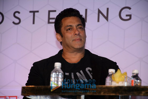 salman khan snapped at sahara 2