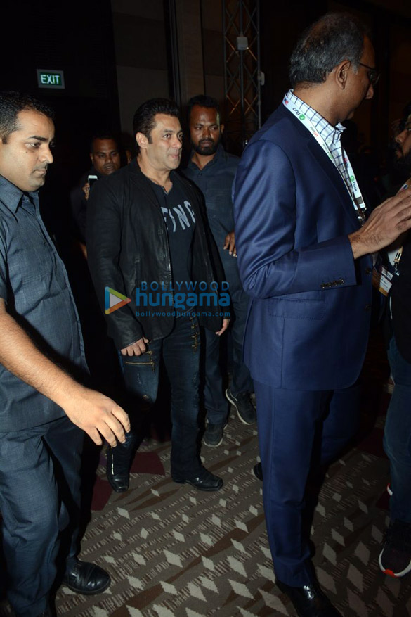 salman khan snapped at sahara 6