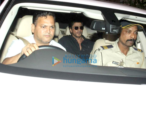 Shah Rukh Khan spotted at Dilip Kumar’s residence Shah Rukh Khan spotted at Dilip Kumar’s residence