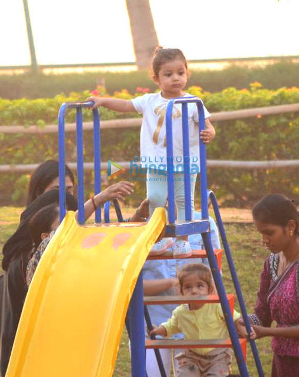 shahid kapoors wife mira rajput snapped with their daughter misha kapoor at a garden in bandra 2