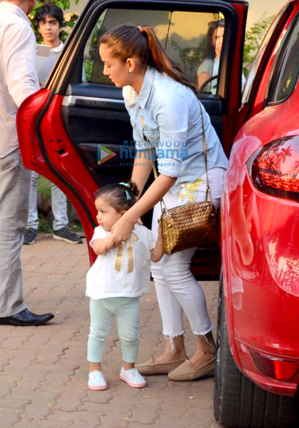 shahid kapoors wife mira rajput snapped with their daughter misha kapoor at a garden in bandra 3