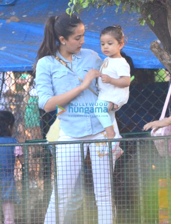 shahid kapoors wife mira rajput snapped with their daughter misha kapoor at a garden in bandra 5