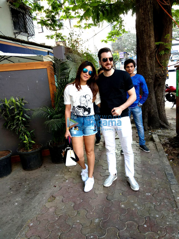 Shama Sikander snapped with her boyfriend in Mumbai