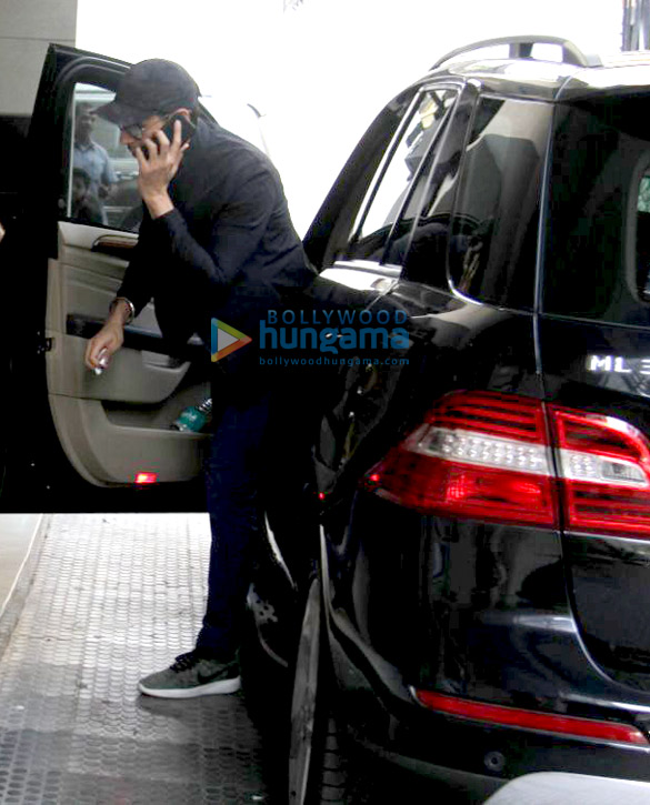 sidharth malhotra snapped outside the gym in bandra 1