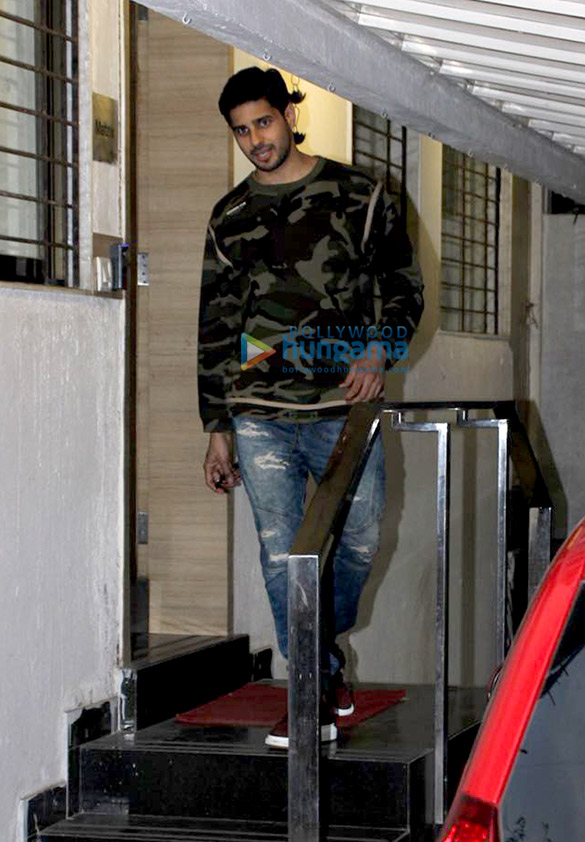 sidharth malhotra spotted at matrix office 1