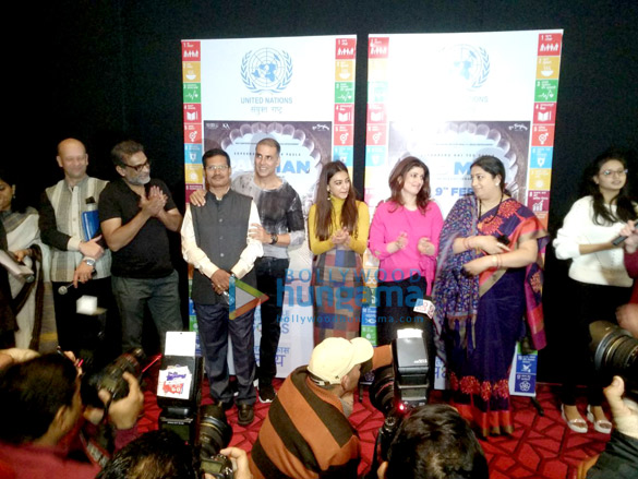 smriti irani snapped at akshay kumars special screening of pad man for the ib ministry 5