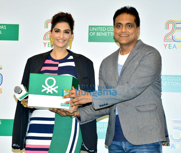 sonam kapoor snapped at the benetton store 5