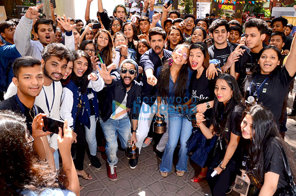 star cast of dil juunglee promote their film at national college in bandra 3