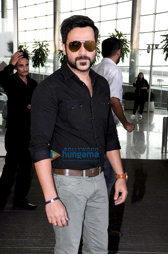 tabu deepika padukone elli avram and emraan hashmi snapped at the airport 5