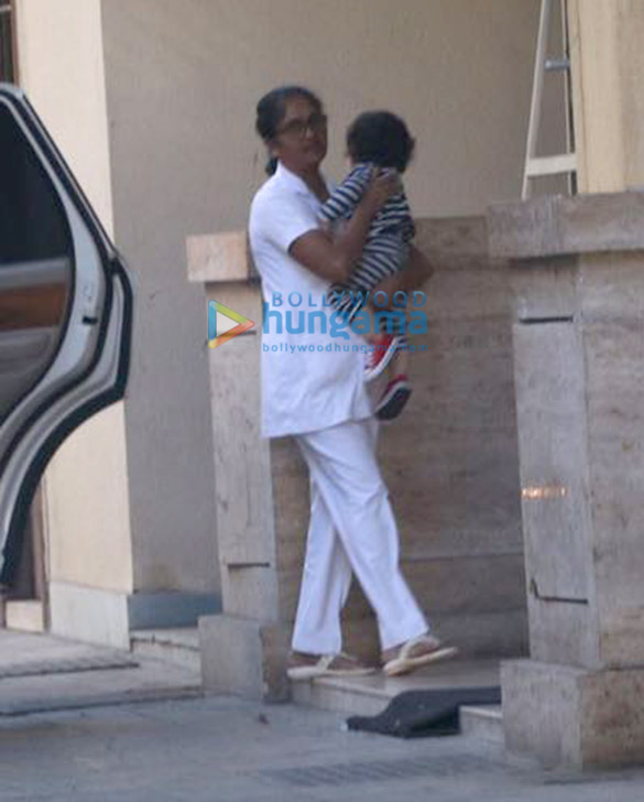 taimur ali khan spotted at amrita aroras house 1