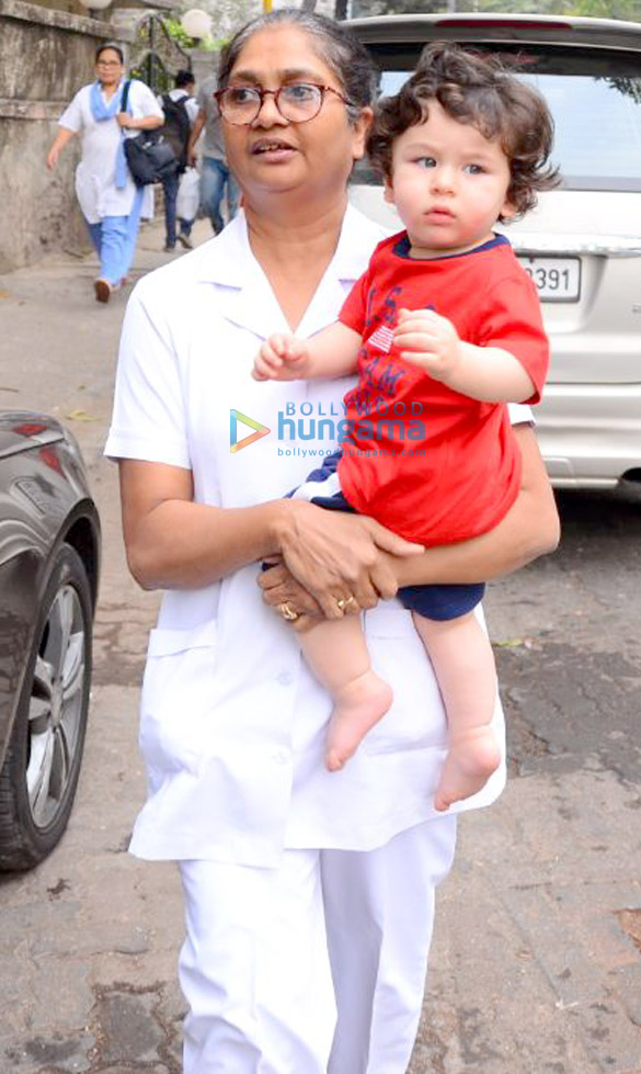 taimur ali khan spotted with his nanny in bandra 3