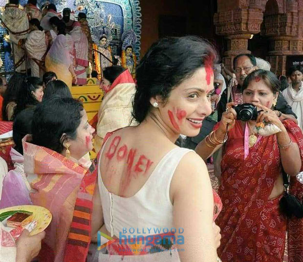 The smiling face of Sridevi during this Durga Pooja ritual will make you miss her even more! 