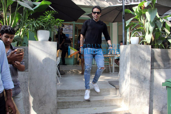 Tusshar Kapoor spotted at The Kitchen Garden in Bandra Tusshar Kapoor spotted at The Kitchen Garden in Bandra