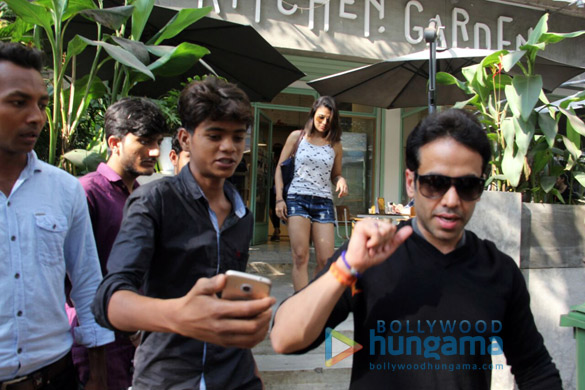 tusshar kapoor spotted at the kitchen garden in bandra 5