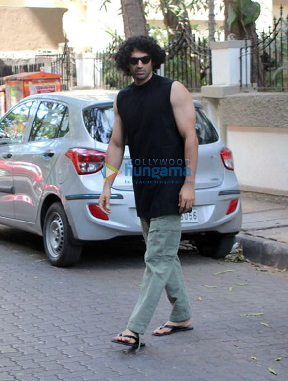 aditya roy kapur snapped in bandra 1 4