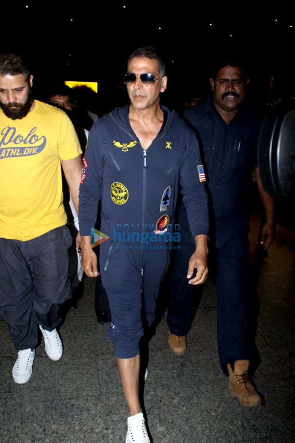 akshay kumar and twinkle khanna snapped at the airport 4