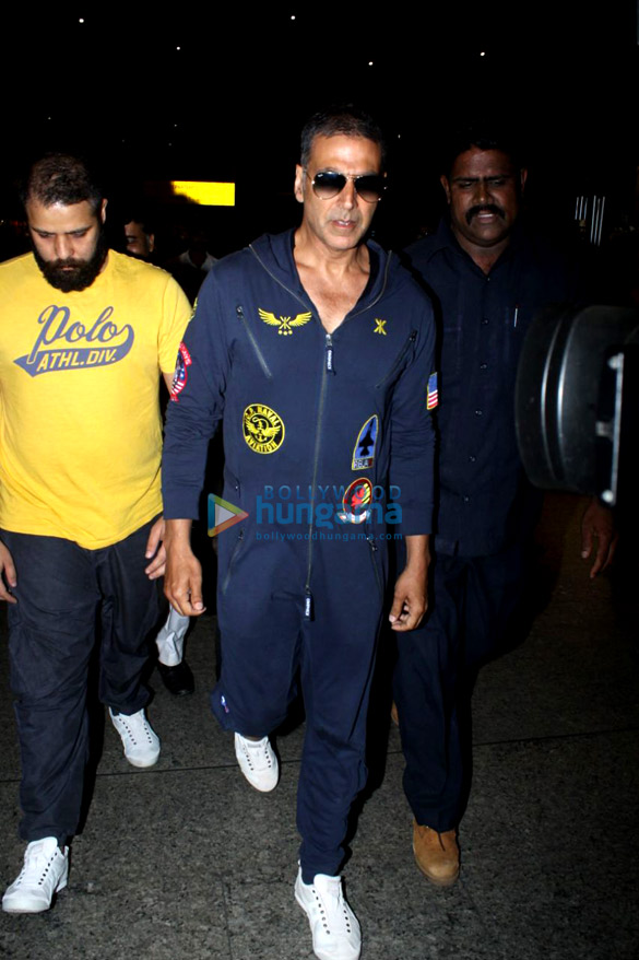 akshay kumar and twinkle khanna snapped at the airport 5