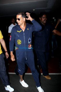 Akshay Kumar and Twinkle Khanna snapped at the airport