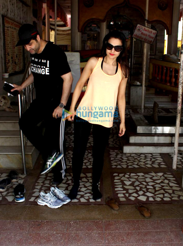 ameesha patel snapped whilst seeking blessings at a temple in juhu 3