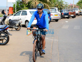 Amit Sadh spotted on a cycle at Carter Road in Bandra