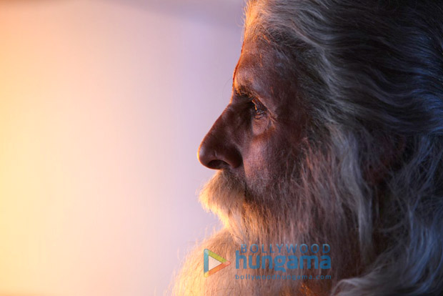 Amitabh Bachchan shares his intense looks as he begins shooting for Chiranjeevi's Sye Raa Narasimha Reddy Amitabh Bachchan shares his intense looks as he begins shooting for Chiranjeevi's Sye Raa Narasimha Reddy