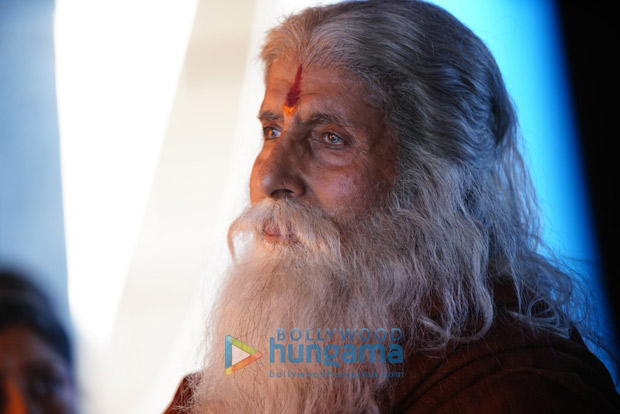 Amitabh Bachchan shares his intense looks as he begins shooting for Chiranjeevi's Sye Raa Narasimha Reddy Amitabh Bachchan shares his intense looks as he begins shooting for Chiranjeevi's Sye Raa Narasimha Reddy