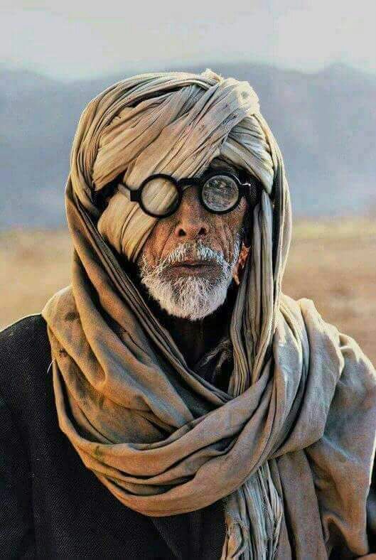 Amitabh Bachchan’s Thugs of Hindostan leaked photo is FAKE; here’s the truth behind it Amitabh Bachchan’s Thugs of Hindostan leaked photo is FAKE; here’s the truth behind it