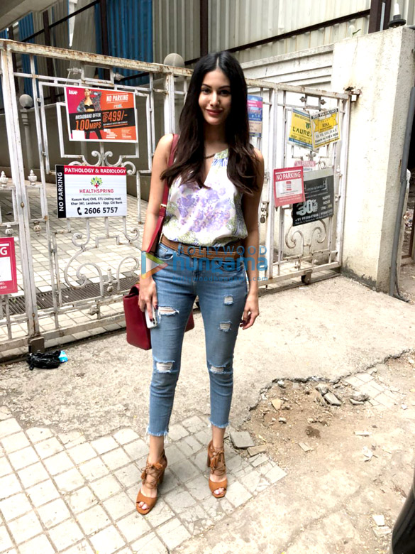 amyra dastur snapped in mumbai 3