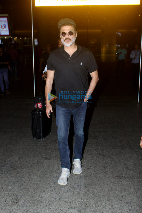 anil kapoor yami gautam and others snapped at the airport 1 2