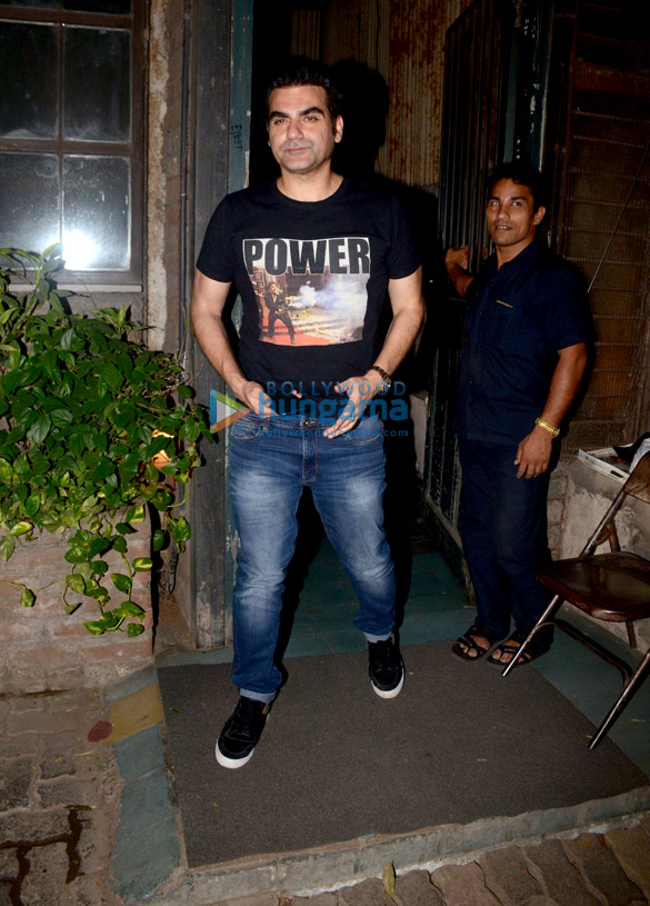 arbaaz khan snapped with his son post dinner at pali cafe in bandra 3