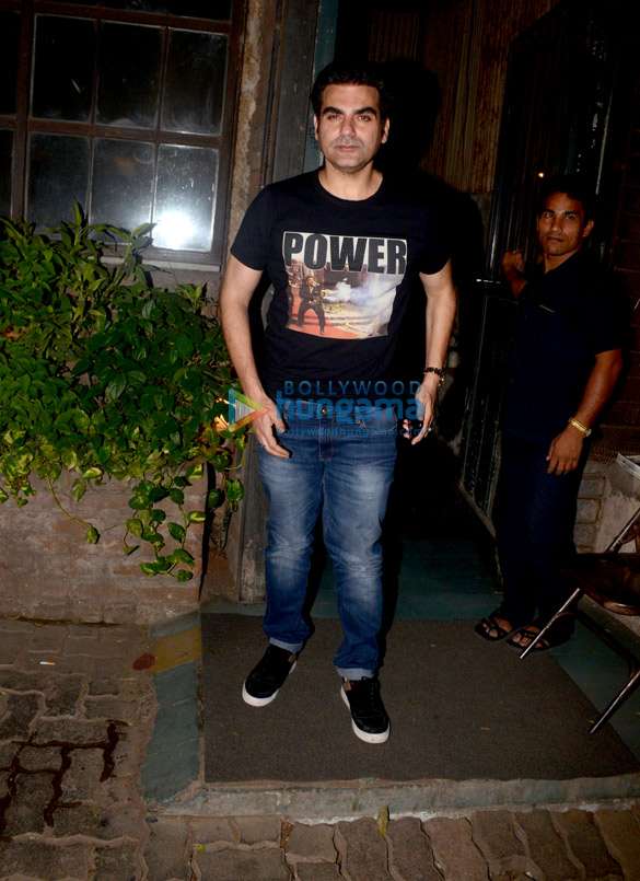 arbaaz khan snapped with his son post dinner at pali cafe in bandra 4