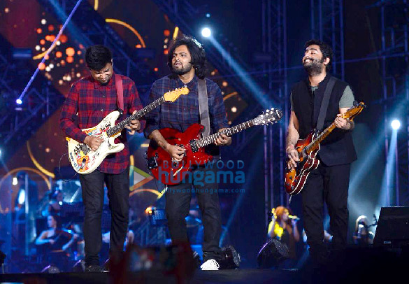 arijit singh gives an electrifying performance at his concert 2