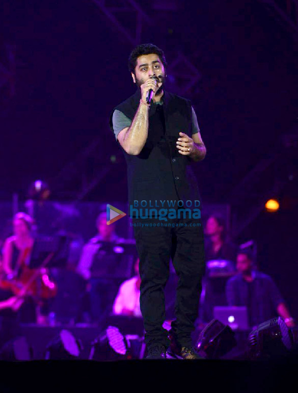 arijit singh gives an electrifying performance at his concert 6