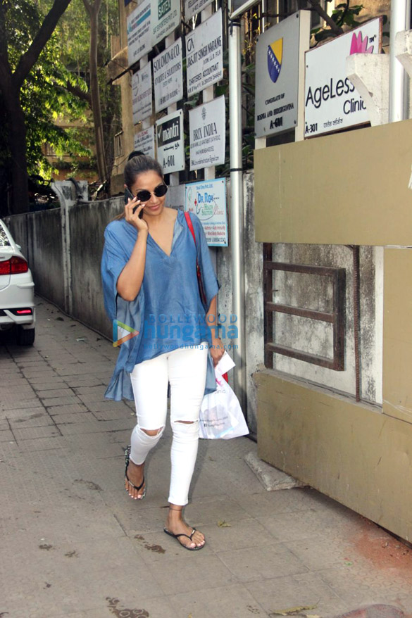 bipasha basu spotted after a clinic session in bandra 1