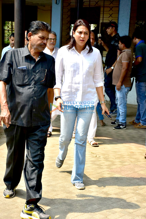 celebs attend the funeral of veteran actress shammi 7