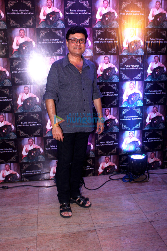 celebs grace ustad ghulam mustafa khans 87th birthday celebration 9