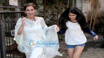Dimple Kapadia spotted at Kromakay salon in Juhu