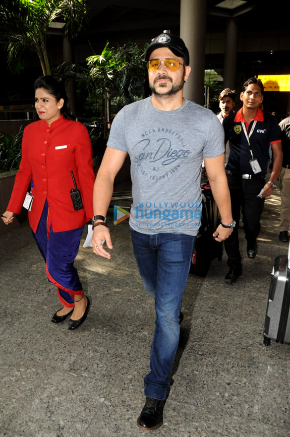 Emraan Hashmi, Kriti Kharbanda and others snapped at the airport Emraan Hashmi, Kriti Kharbanda and others snapped at the airport