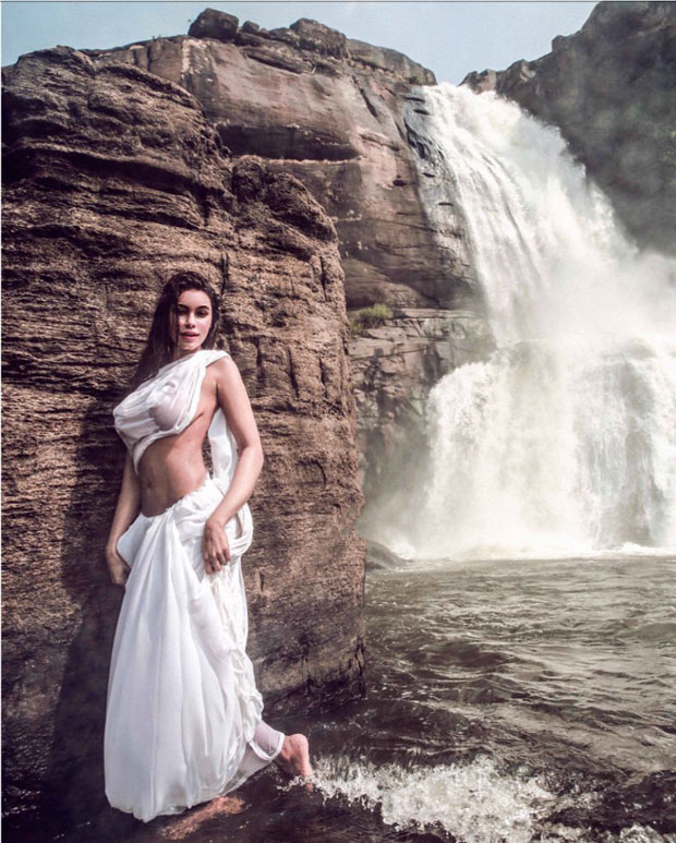 HOT: Kya Kool Hain Hum 3 fame Gizele Thakral's wet saree evokes Ram Teri Ganga Maili's Mandakini